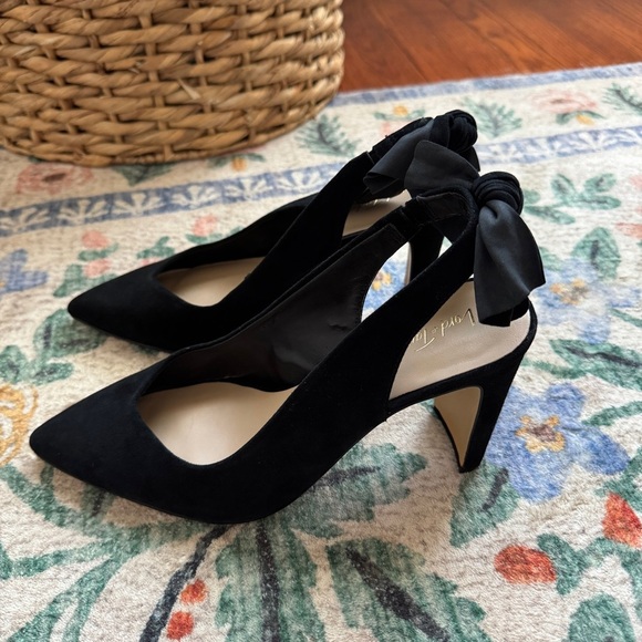 Lord & Taylor Bow Heels - Picture 1 of 5